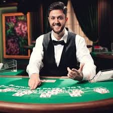 Studio live-dealer balaksix dengan multi-kamera untuk permainan blackjack, roulette, dan Dragon Tiger