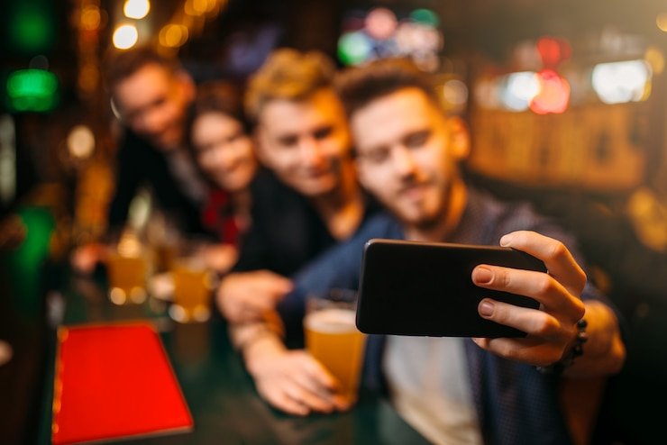 Aplikasi mobile balaksix di layar Android dengan menu sportsbook Liga 1 dan Champions League